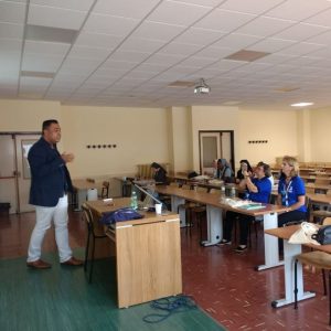 Reitor UNIFATEA ministra palestra em Congresso Internacional, em ROMA