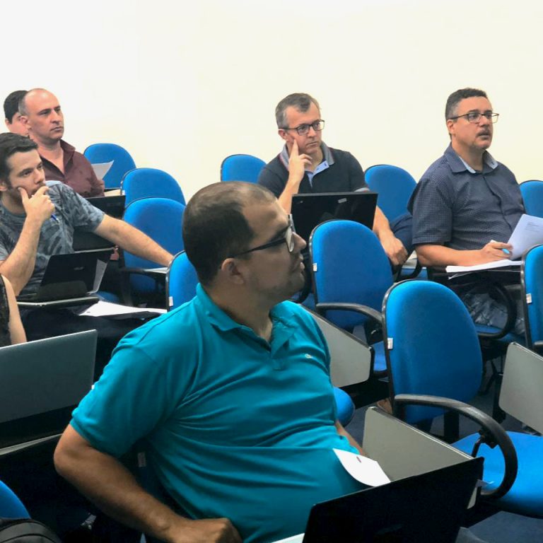 Alunos do Mestrado UNIFATEA visitam a biblioteca da USP