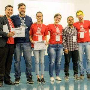 Alunas do curso de Design recebem prêmio de 1º lugar da Startup Weekend