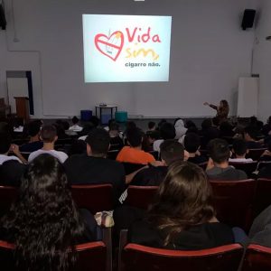 Alunos dos ensino médio participam de palestra sobre Dia Mundial Sem Tabaco realizada pelos alunos de Enfermagem e do Núcleo de Extensão do UNIFATEA