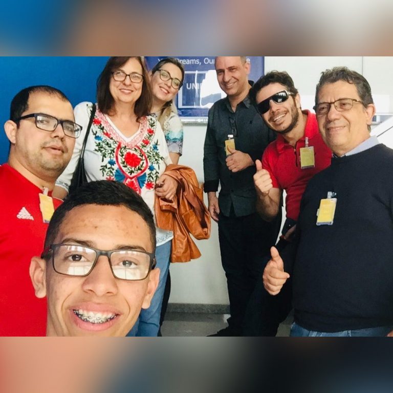 Os alunos do Programa PPG-DTI visitaram a empresa AGC
