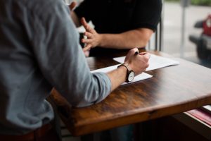 Currículo é o primeiro passo para você conquistar seu emprego –  Especialista ensina como fazer